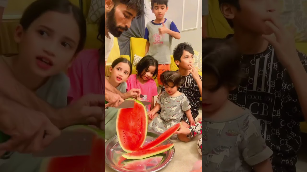 Jam 2:30 MLM makan semangka kesukaan ku
