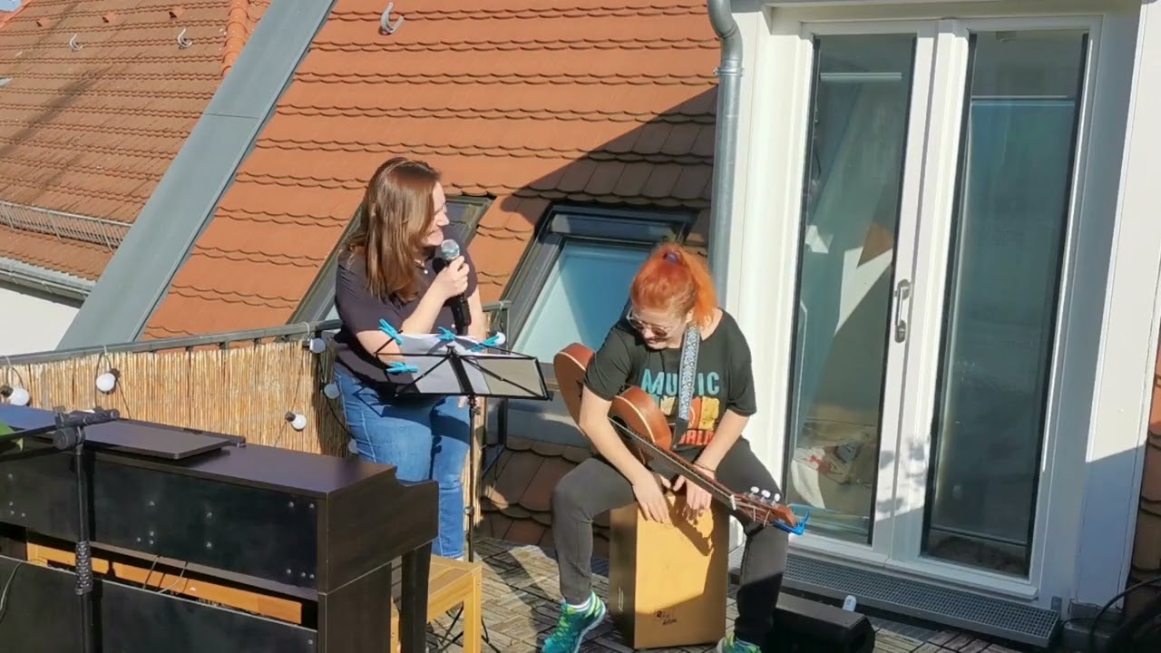 Hania & Amelie - Fields of Gold (roof session)