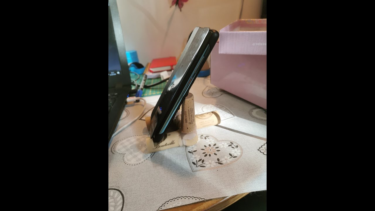 Repose téléphone en bouchon de liège