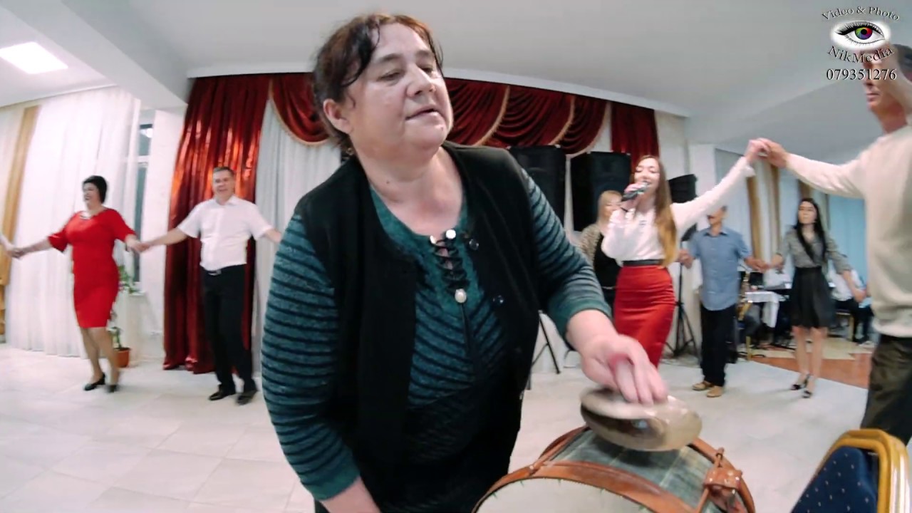 Veronica Aleinov si o invitata talentata, cu doba de acasa la o serbare frumoasa