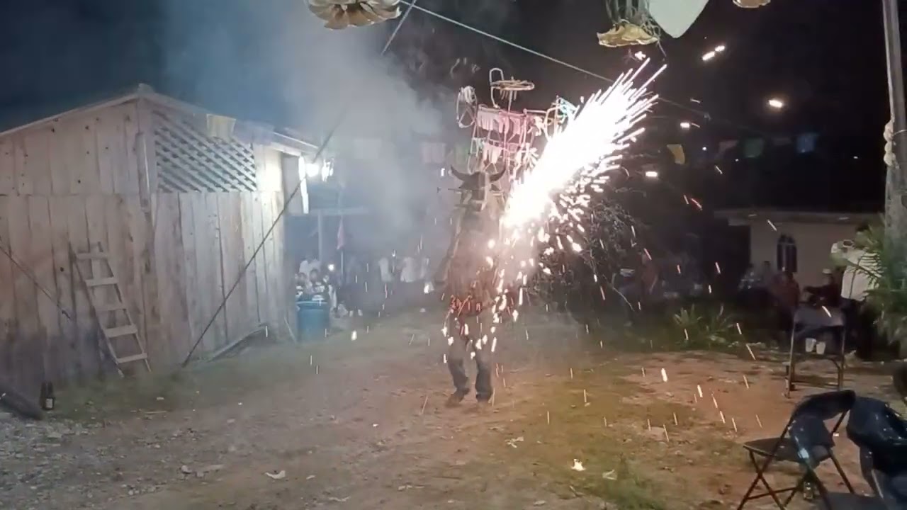 Quema de torito y baile en la colonia la asunción, tlaxiaco 