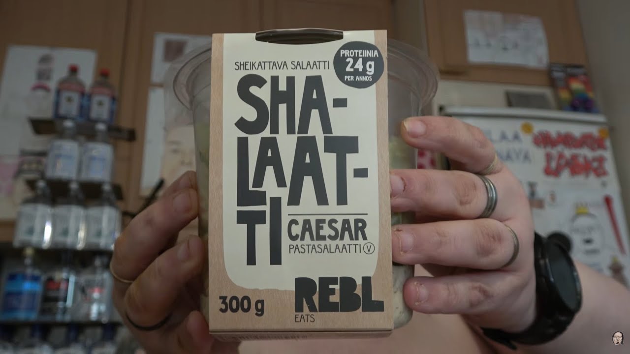 Hampaaton läski syö: Osa 4329 - Rebl Eats Shalaatti Caesar Pastasalaatti