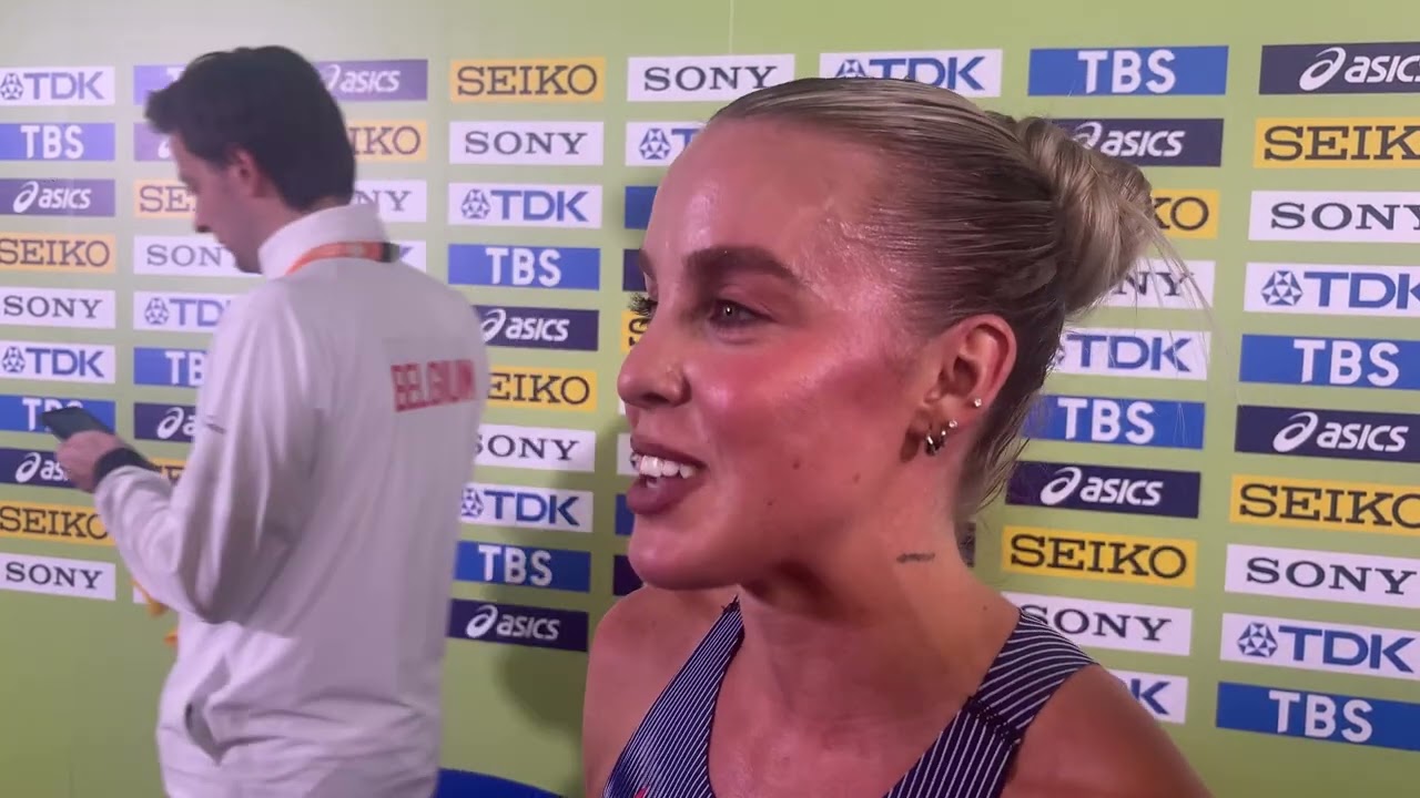 Кили Ходжкинсон завоевала золотую медаль чемпионата мира в помещении в беге на 800 метров и показ...
