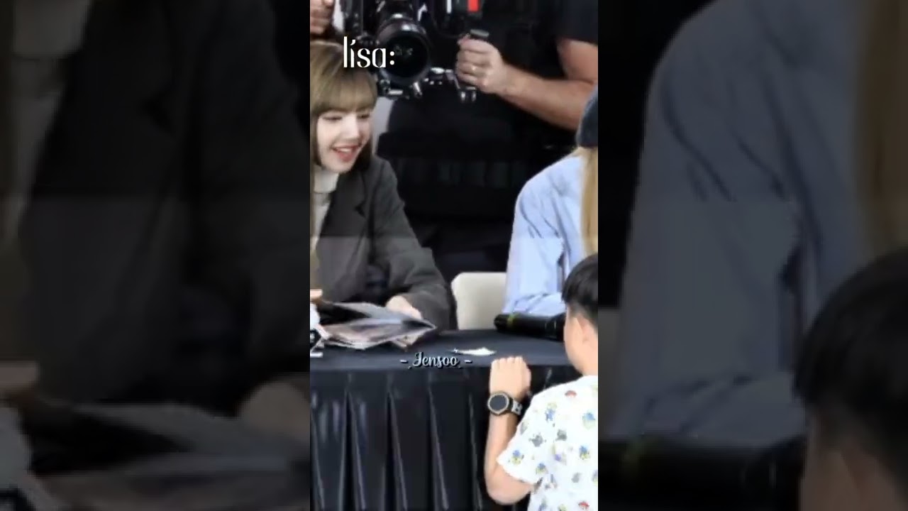 when there's a little boy in fansign😇 #recommended #blackpink #jennie #jisoo #ros&eacute; #lisa #kpop