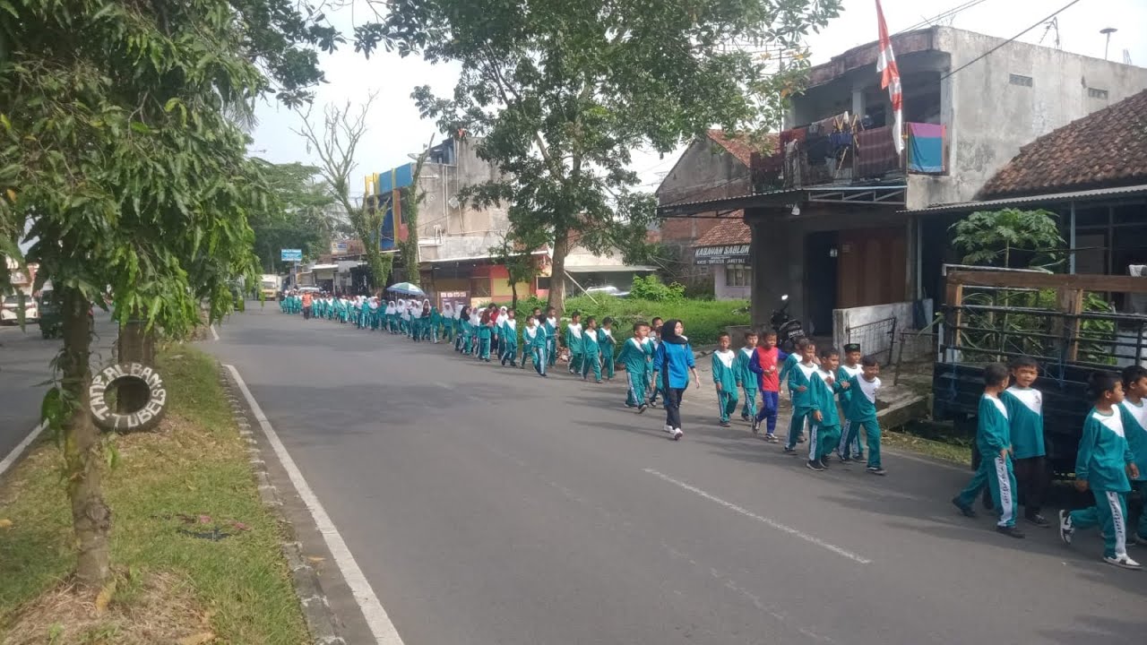 Jalan Sehat Dalam Rangka Memperingati Hari Olahraga Nasional di SDN 1 Setiamulya