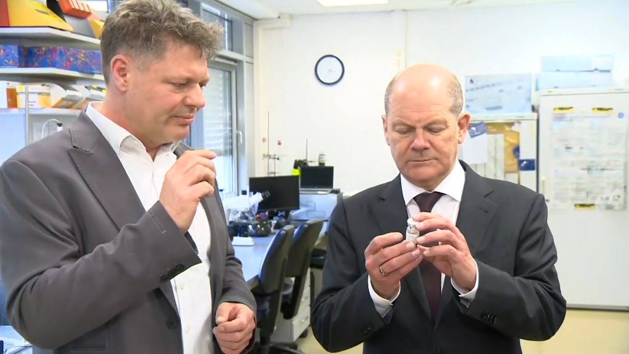 Bundeskanzler Olaf Scholz besucht Unternehmen in Teterow
