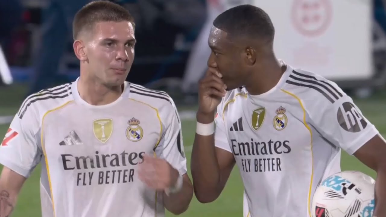 Mosqueo de MASTANTUONO con ALABA por no dejarle tirar una falta