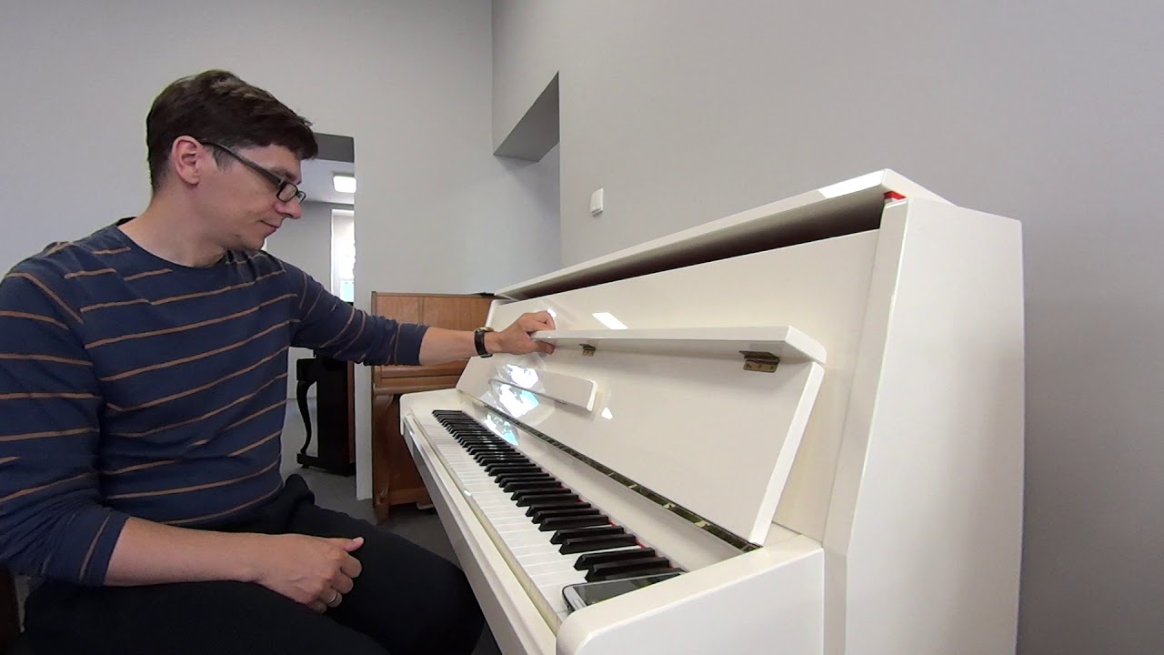 Białe pianino japońskie Yamaha M5J