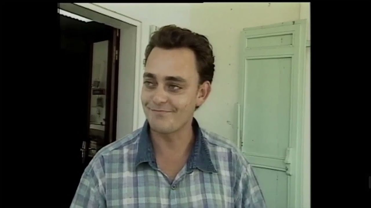 Le ver blanc ravageur dans l'assiette (1998) - Archives R&eacute;union 1&egrave;re