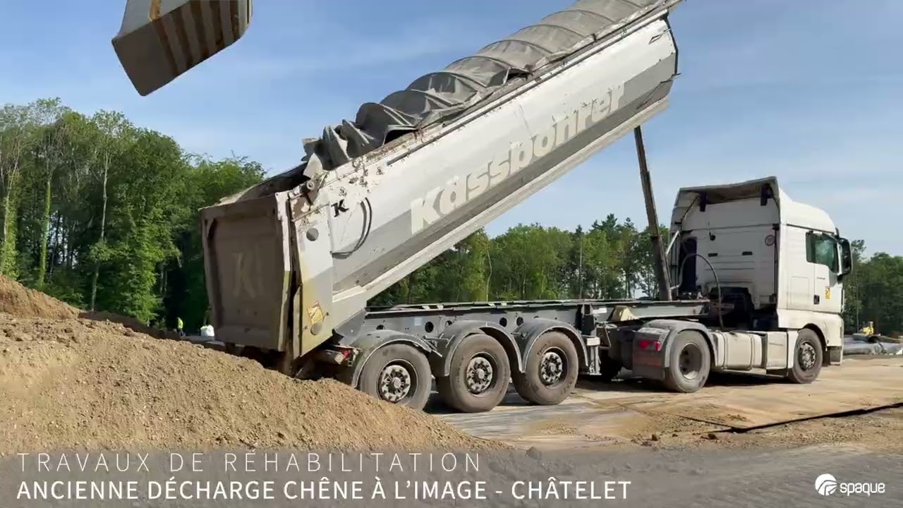 Pose des membranes étanches sur la décharge du Chêne à l'Image