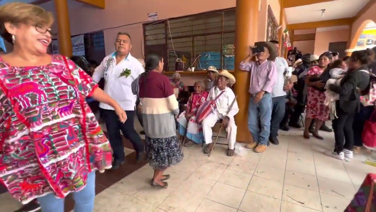 Qu&eacute; bonito baila la gente de Metlatonoc guerrero, Con Banda de viento&hellip;