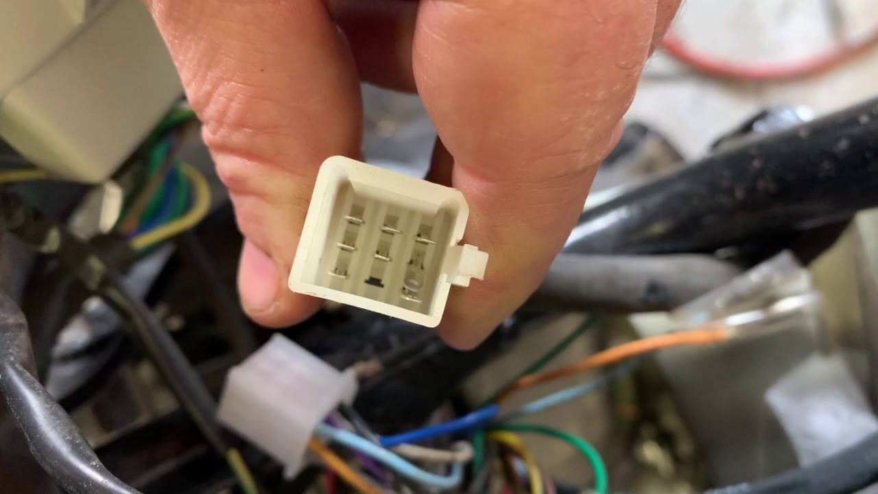 49cc Chinese scooter trike , fix head lights, blinkers, and brake lights part 3