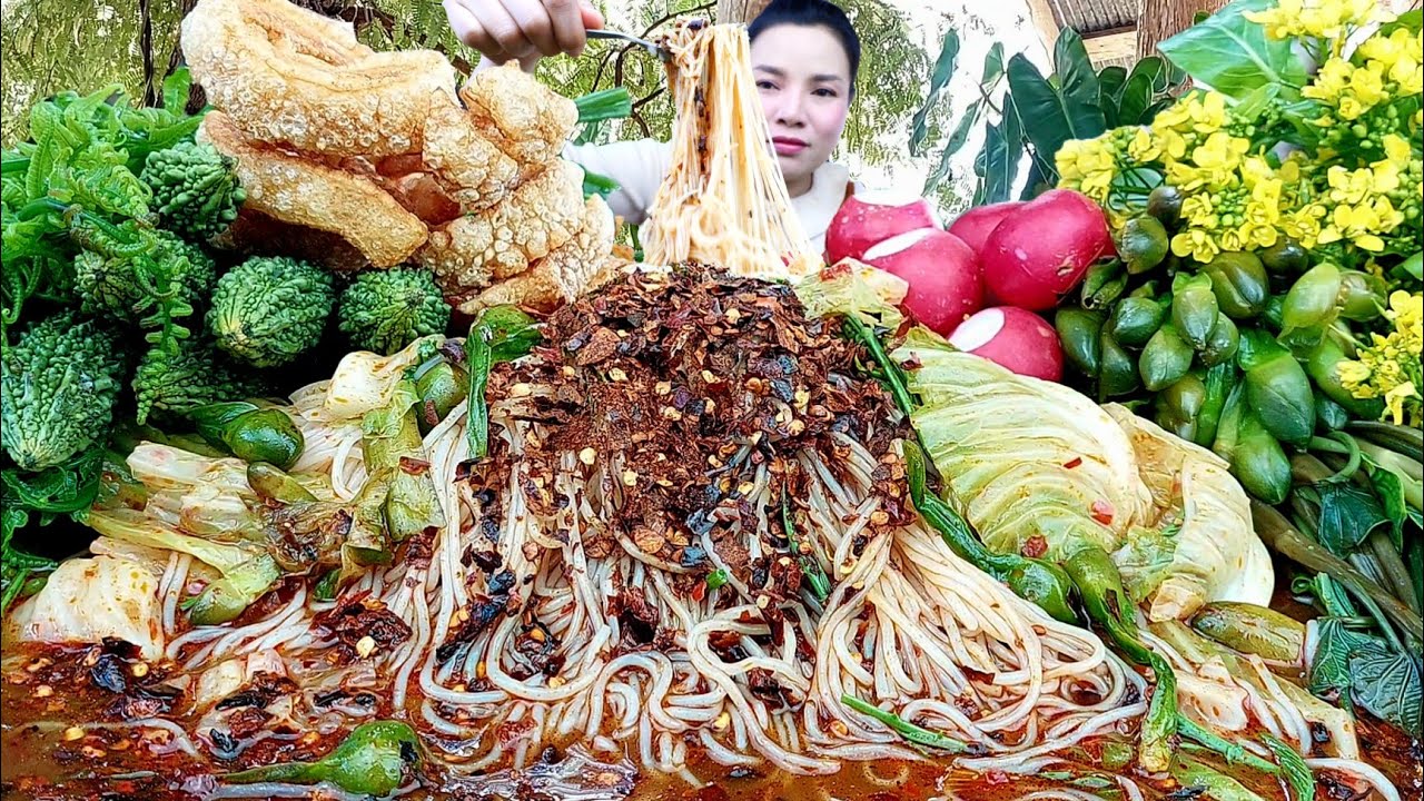 ข้าวปุ้นซาวพริกเดือดกินกับเเคปหมูติดมัน ผักลวกกรอบหวานนัวถึงใจคักจ้า|ส้มซ่าพาเเซ่บ 31 มกราคม  2024