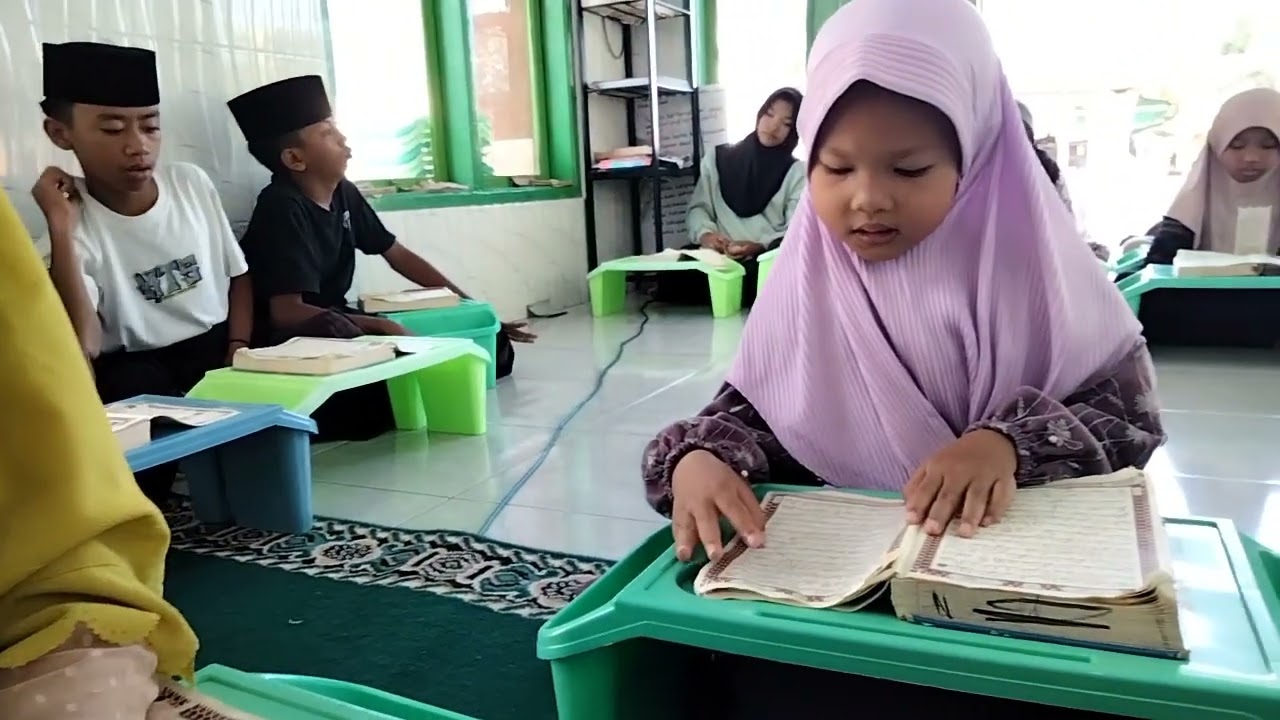 Dunia ini ibarat bayangan.Kejar dia dan engkau tak akan pernah bisa menangkapnya.