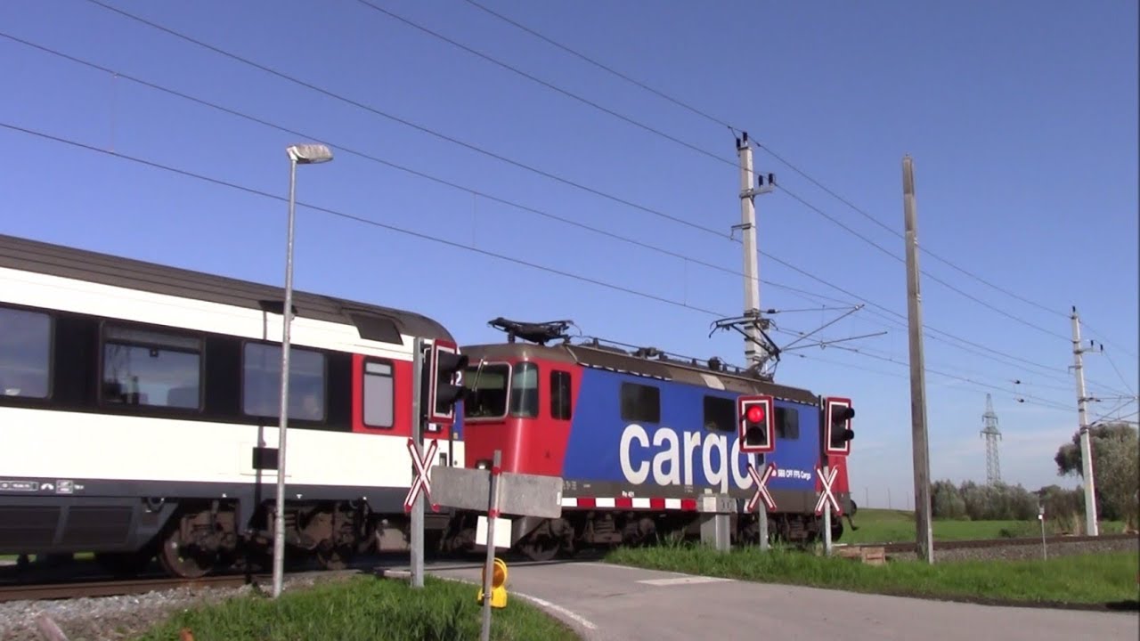 Spoorwegovergang Lustenau (Austria) - part 1  / Bahnübergang / Railroad Crossing