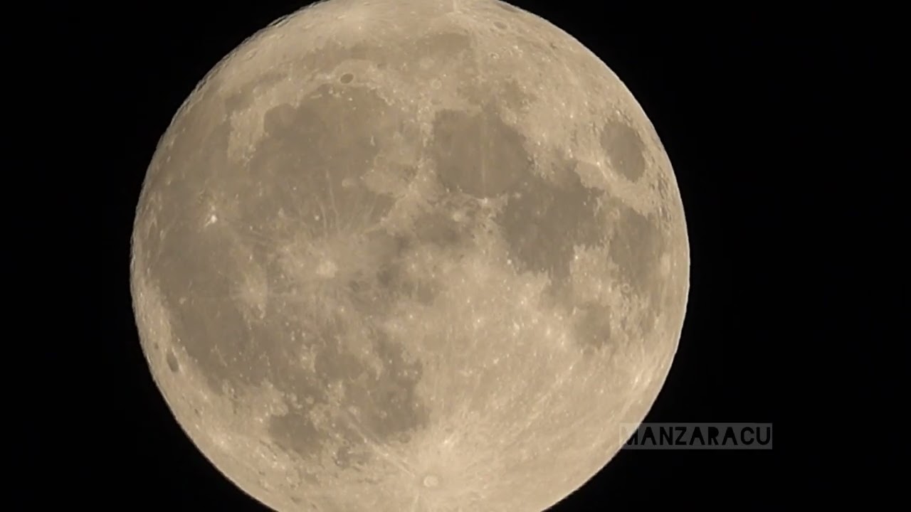 Sony RX10 M4 Full Moon 25x zoom (600mm + digital)