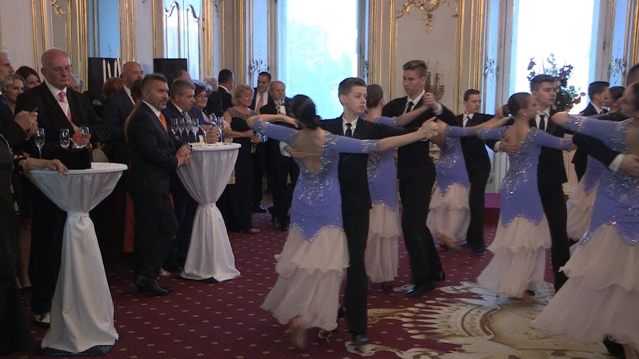 Báloztak a Festetics kastélyban