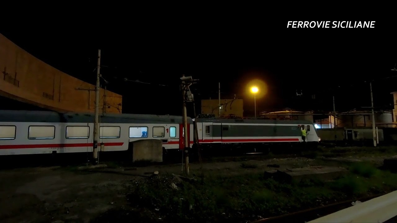 Primo sbarco autonomo di un treno dalla nave traghetto con locomotiva a batterie