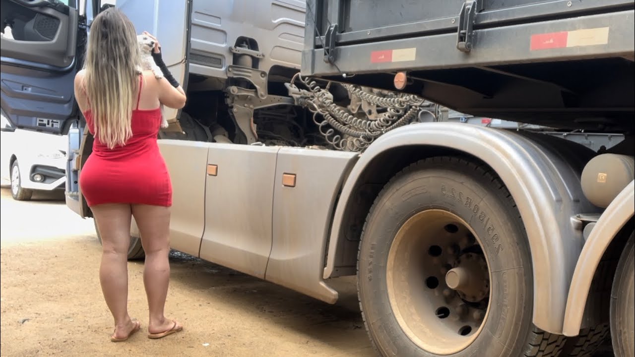fiquei com vergonha chegar do serviço daquele jeito tinha muitas mulheres chique lá.. سائق شاحنة
