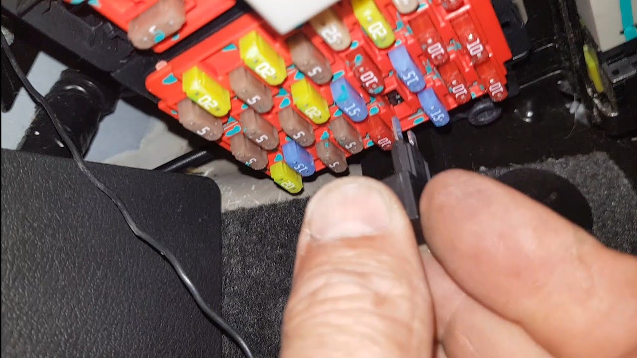 MG3 - Fitting & Hard Wiring A Dash Cam.