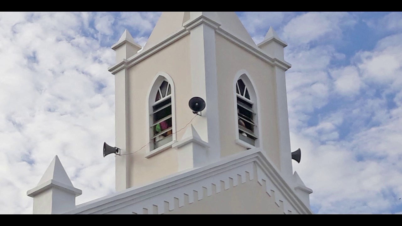 Sino da Igreja Católica Matriz de Medeiros Neto toca Ave Maria