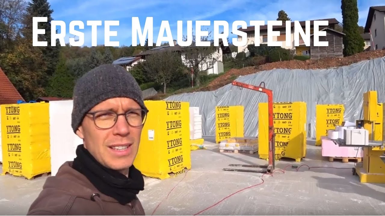 Nacharbeiten Bodenplatte und setzen der ersten Mauersteine