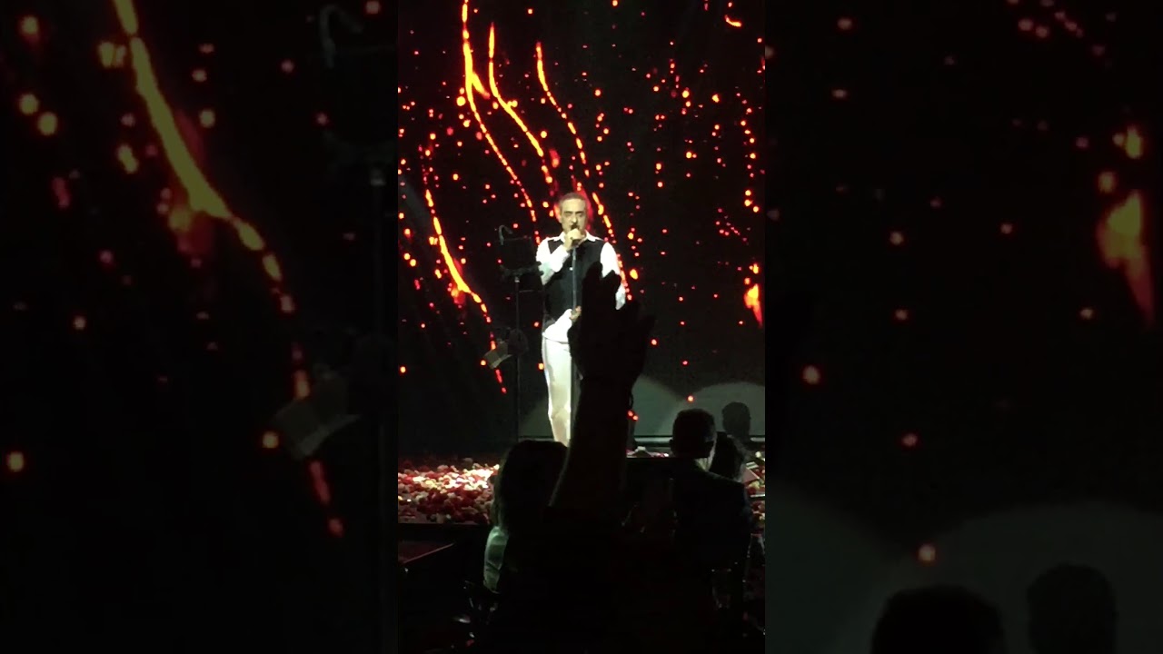 Νότης Σφακιανάκης-Τι του λες και τι σου λέει  Live Πύλη Αξιού 2018