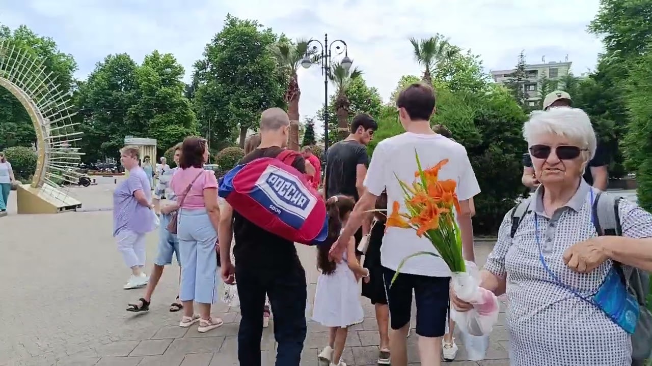 Сочи сегодня. Навагинская, море, марина центр. жара