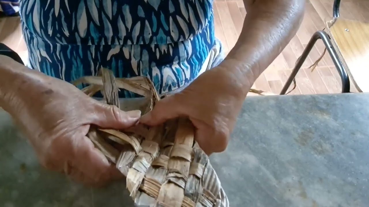 Uma trança de 8 prena feita com fibra de banana 