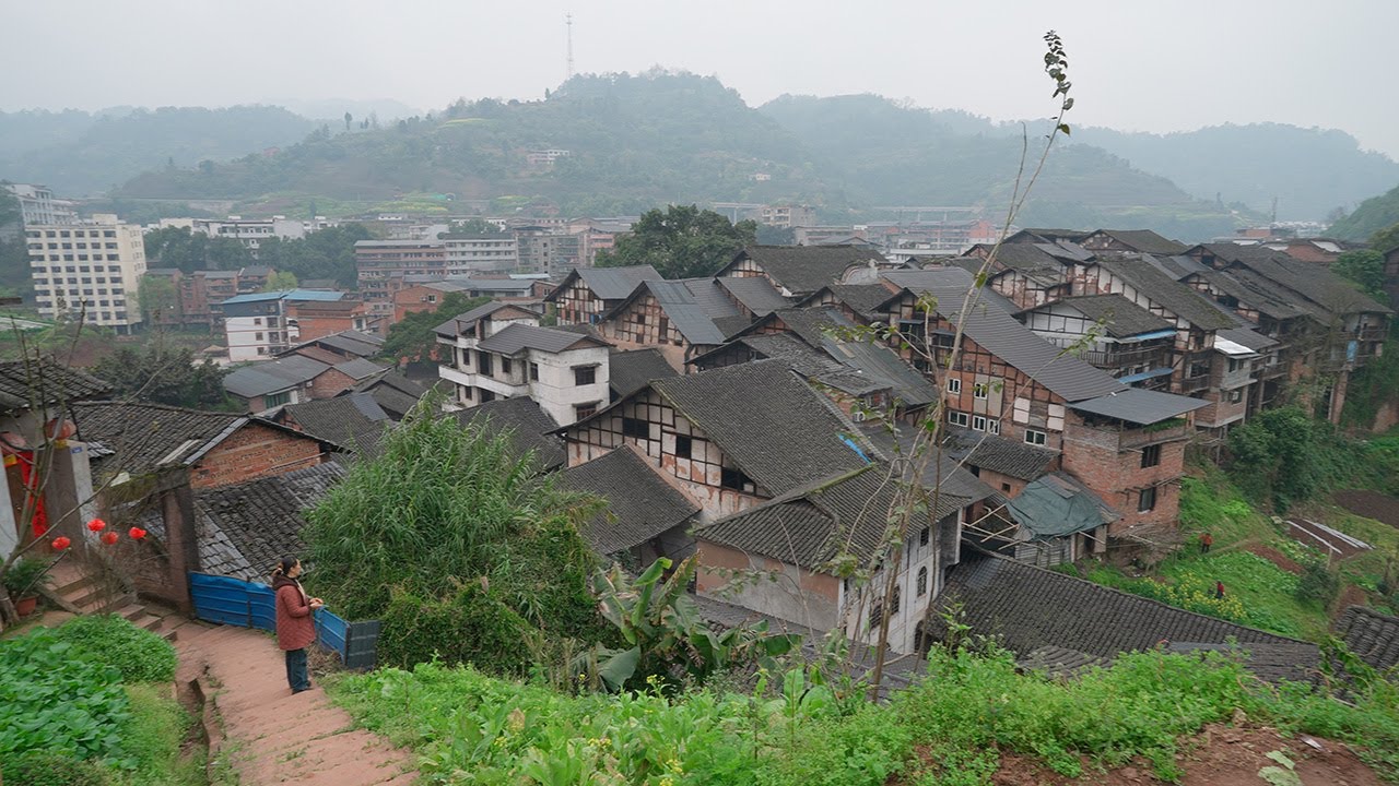 China rural village walk. Traditional mountain village life in southern Sichuan. Fubao Town(福宝镇)・4K