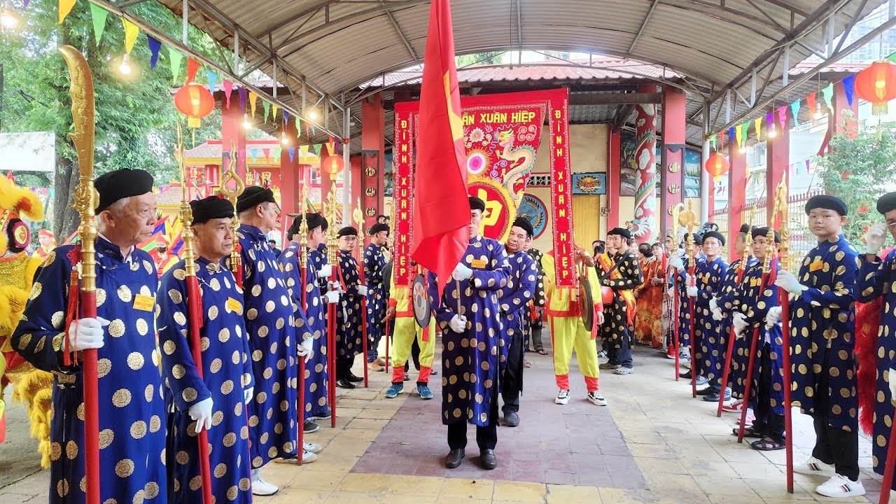 Đình Xuân Vinh đưa sắc Thần sang Đình Xuân Hiệp.