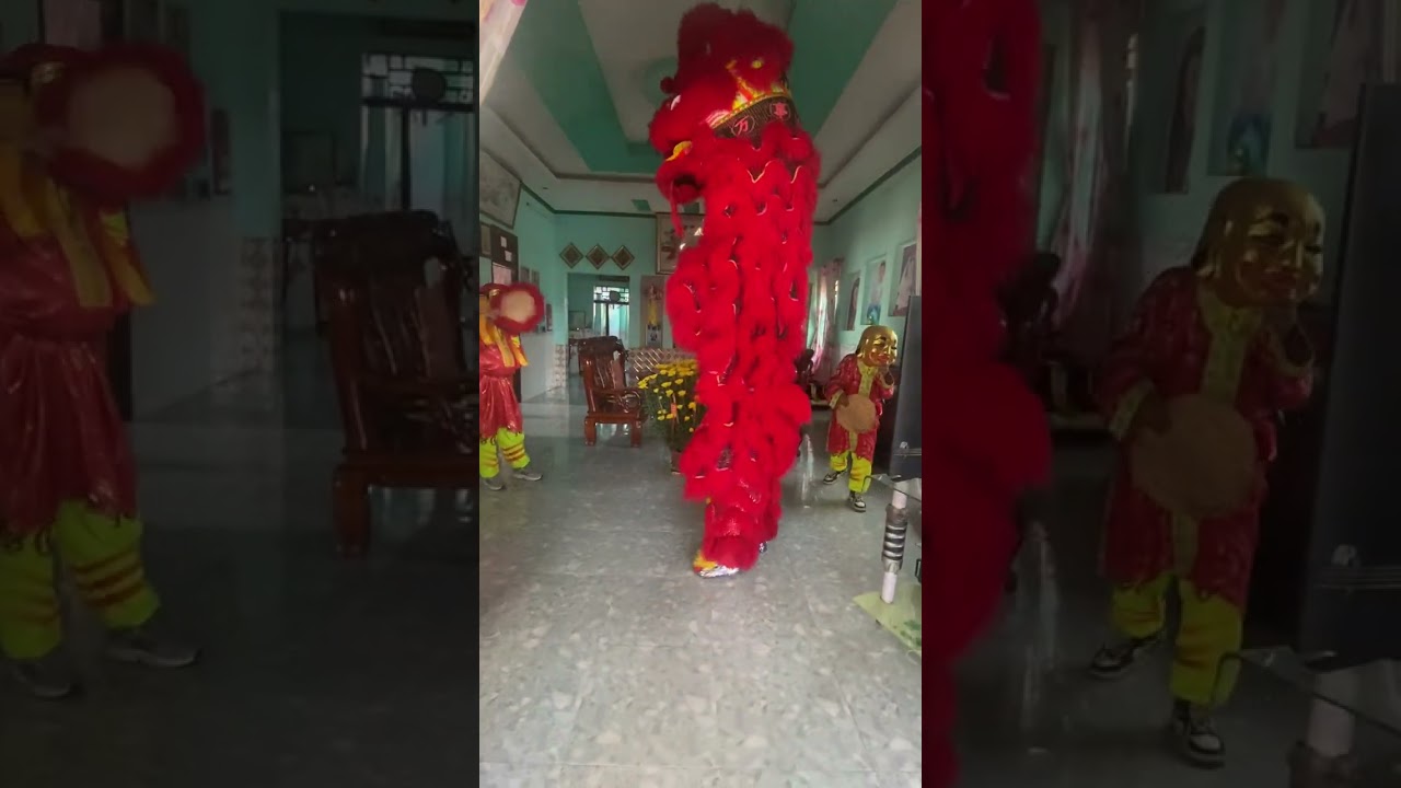 Múa Lân mùng 2 Tết 