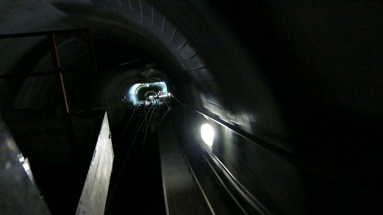 Standseilbahn 3906.01 Saas Fee Felskinn - Mittel Allalin Talfahrt - Funicular