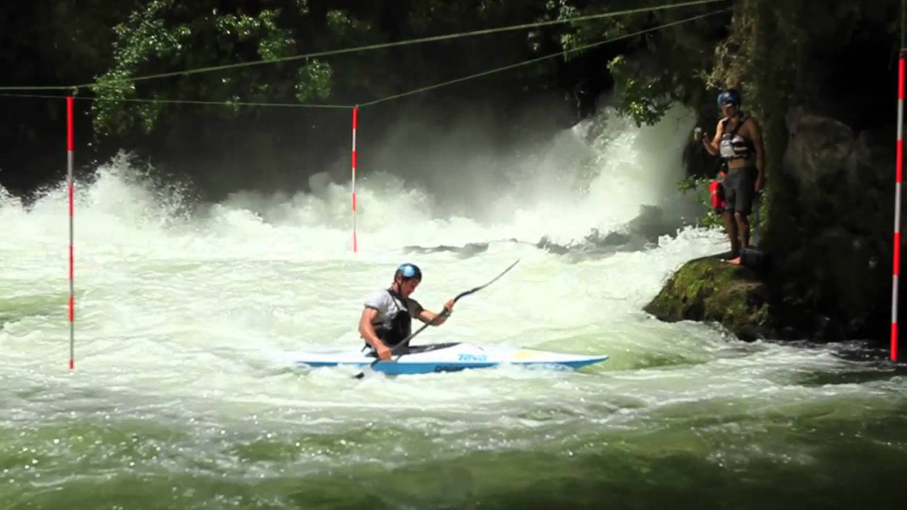 Kaituna Whitewater Sessions: Teva kayaker Mike Dawson slalom kayak training