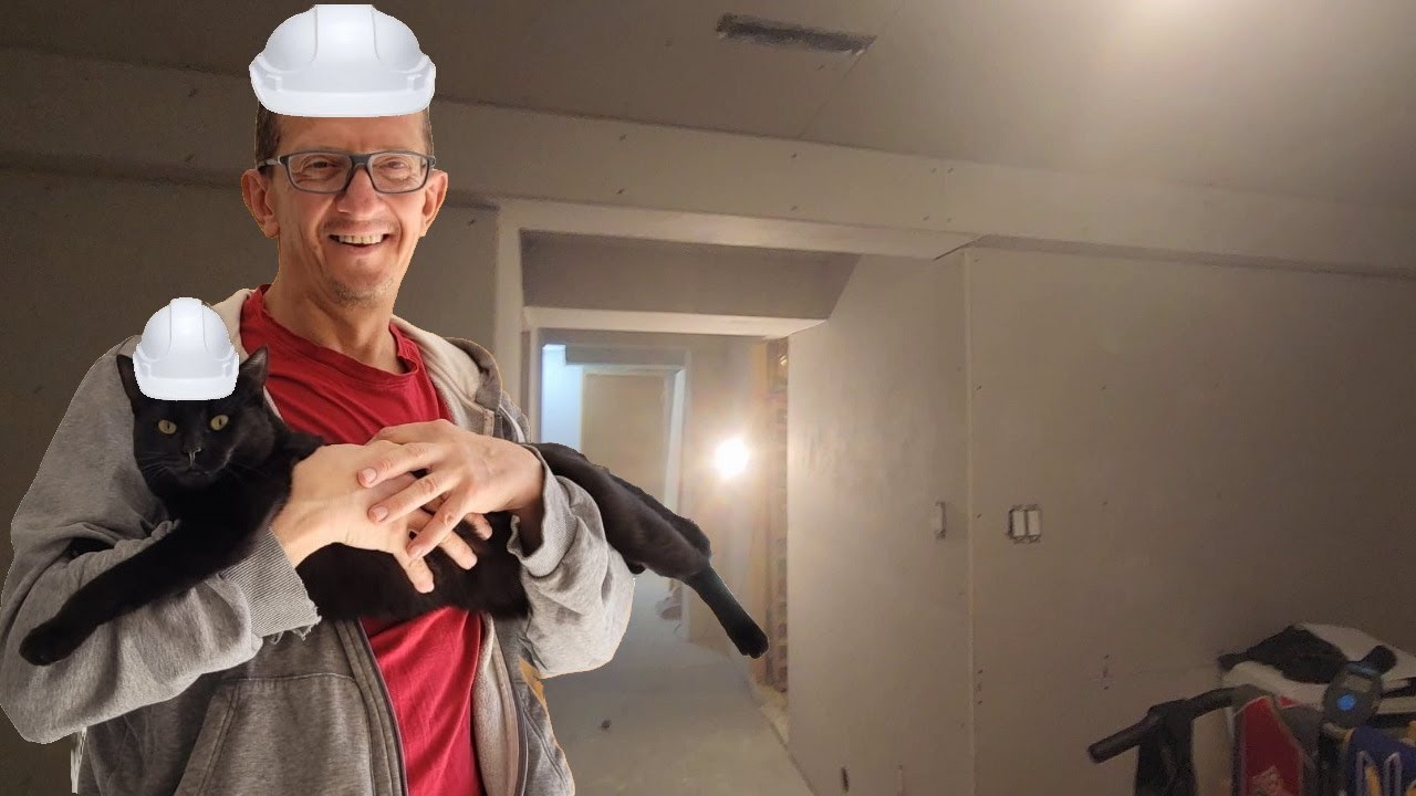 Drywall at basement corridor & room installed/ Гіпсокартон в коридорі та кімнаті підвалу встановлено