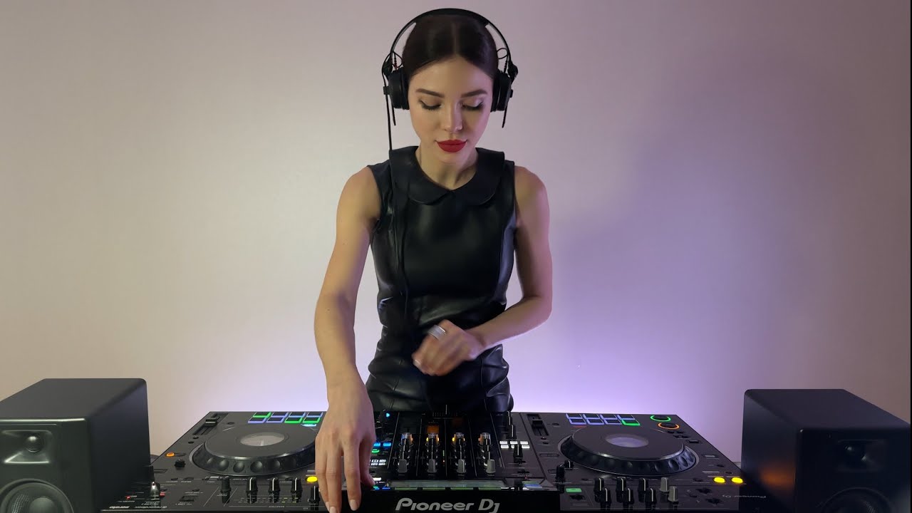 Vera Aire - Live @ Home Set, Moscow / Melodic Techno & Progressive House Mix