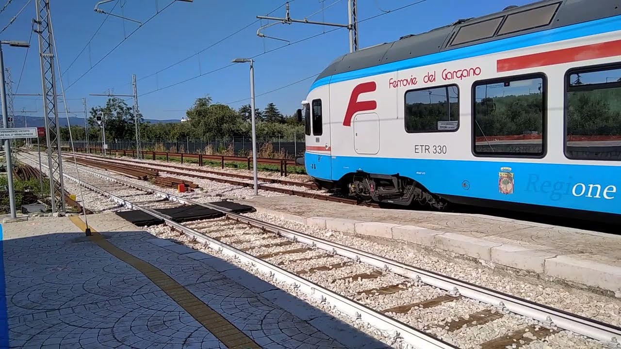 In treno sulla ferrovia garganica