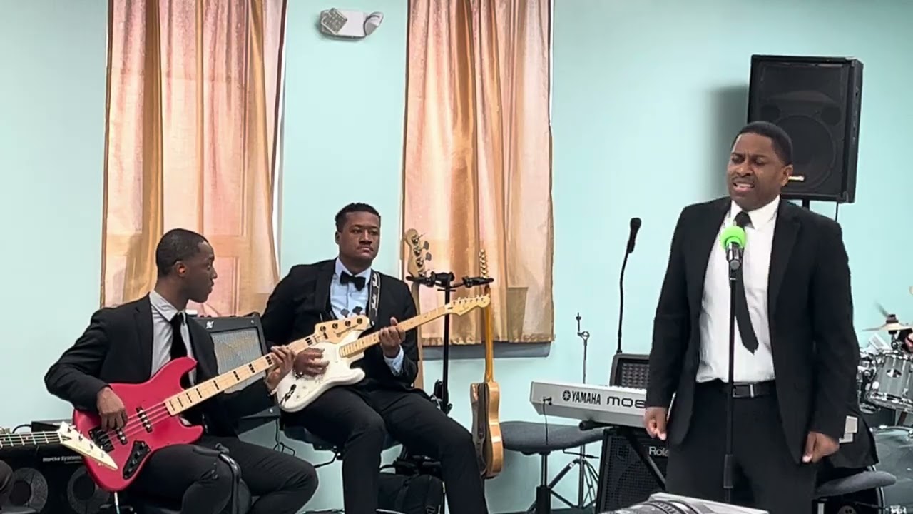 THE HOLY TEMPLE CHURCH, Sun. Morn. Band.