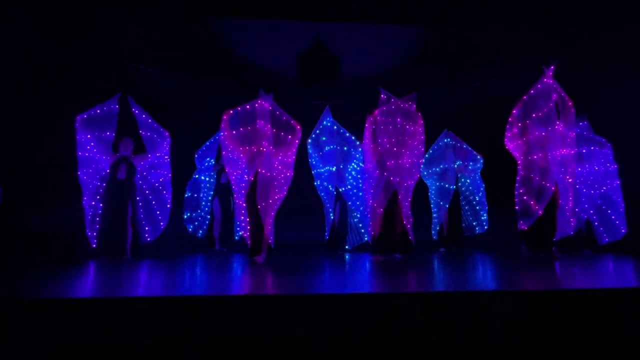 Skrzydła LED, taniec brzucha, grupa początkująca Gala 2022