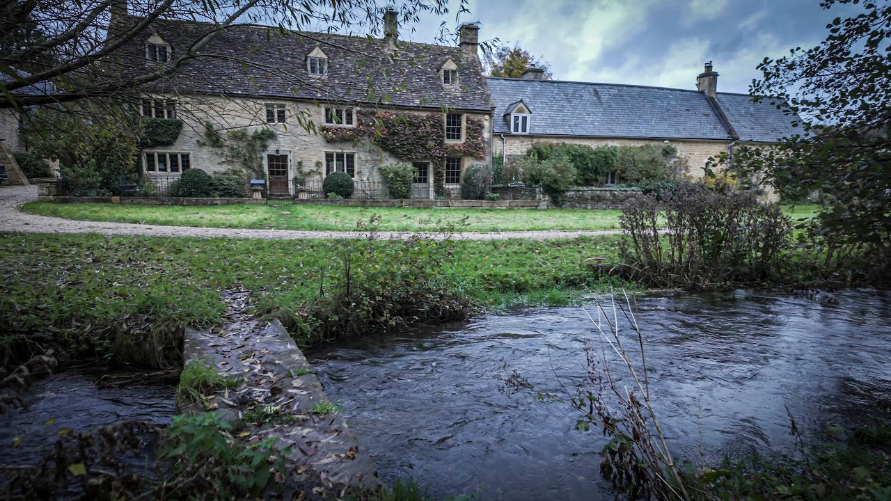 As Autumn Ebbs Away in the English Countryside