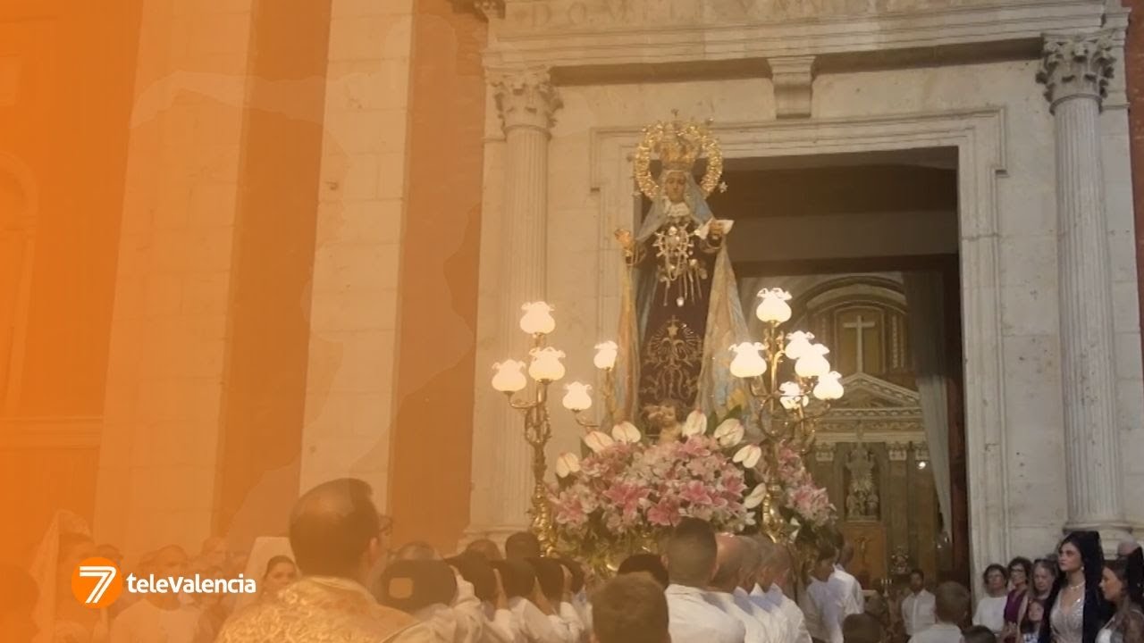 Turís celebra a su patrona con una gran procesión