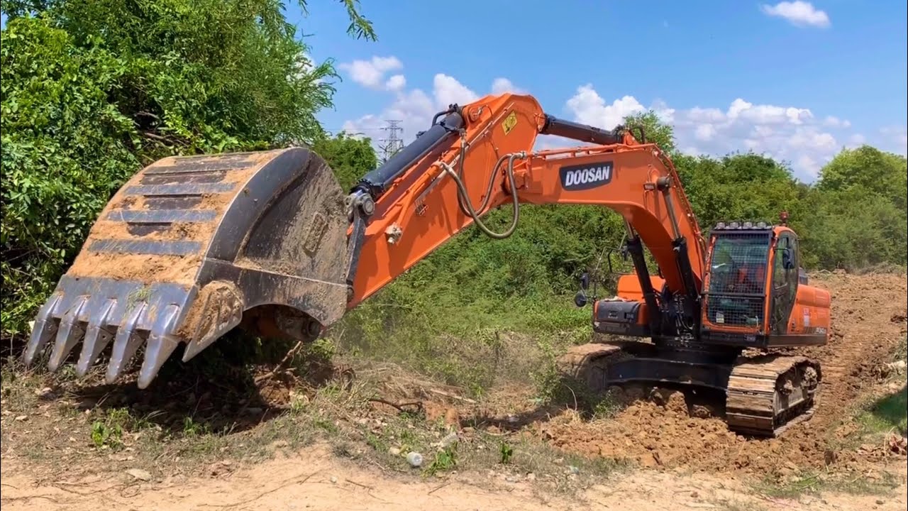 Amazing Excavator Doosan Dx340 LCA Construction Digging Forest Small Stretch Road