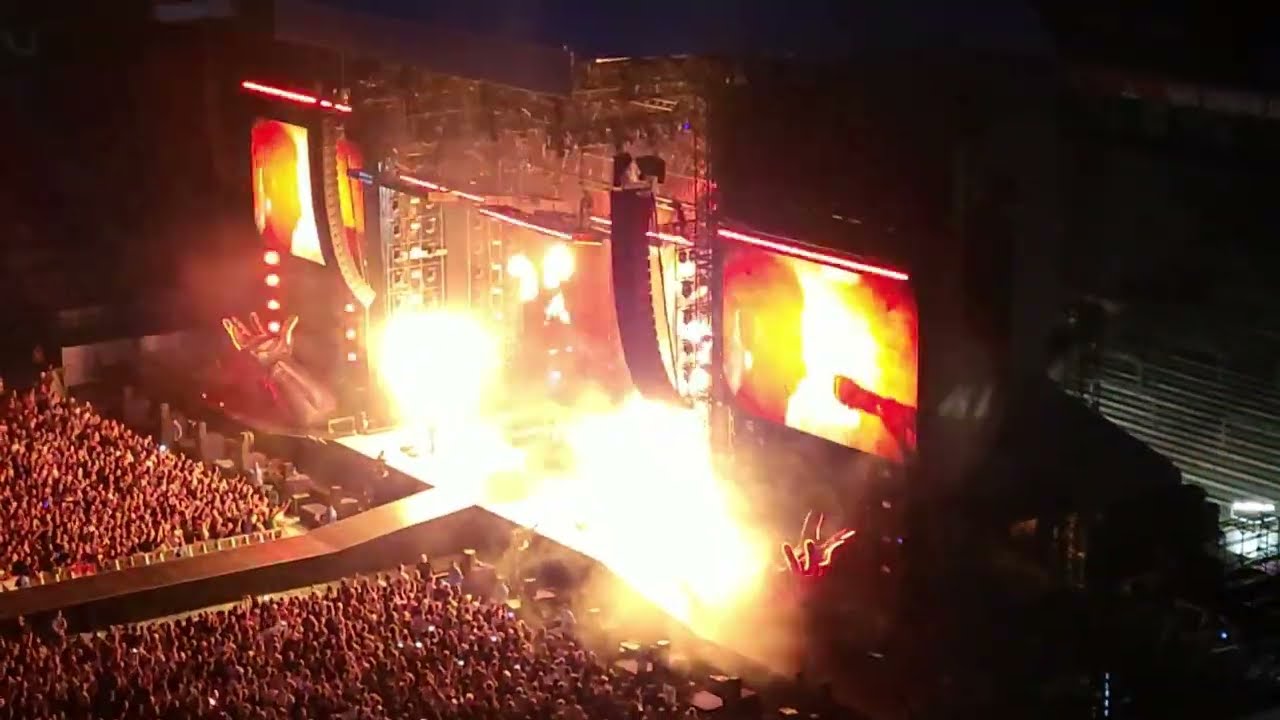MUSE - Plug In Baby / Uprising / Kill Or Be Killed (Cologne 2023)