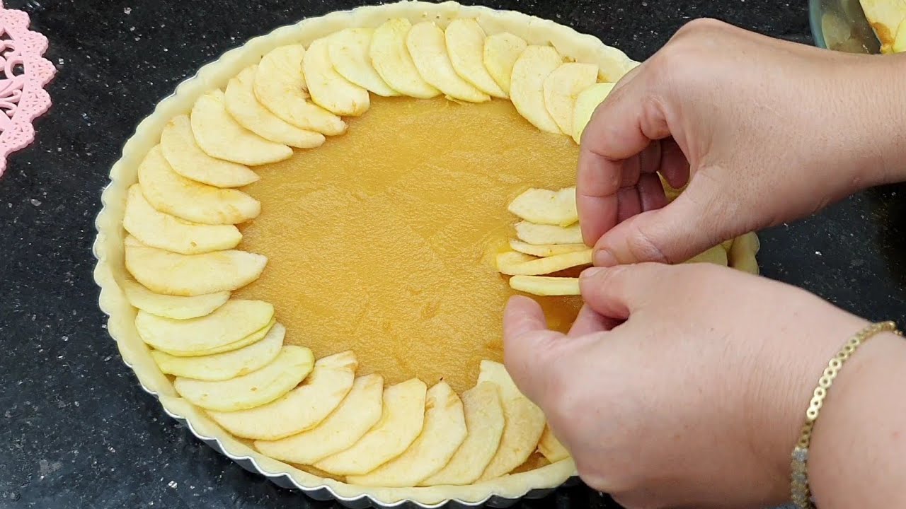 تارت التفاح لي دايمن تحمرلي وجهي مع ضيوفي مقادير مضبوطة وبكل احترافية tarte aux pommes