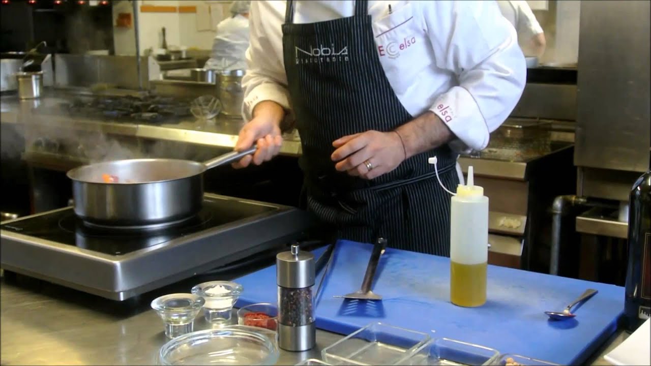 Le ricette del Ristorante Nobis: Stinco di agnello della Valle d'Itria brasato al Negramaro