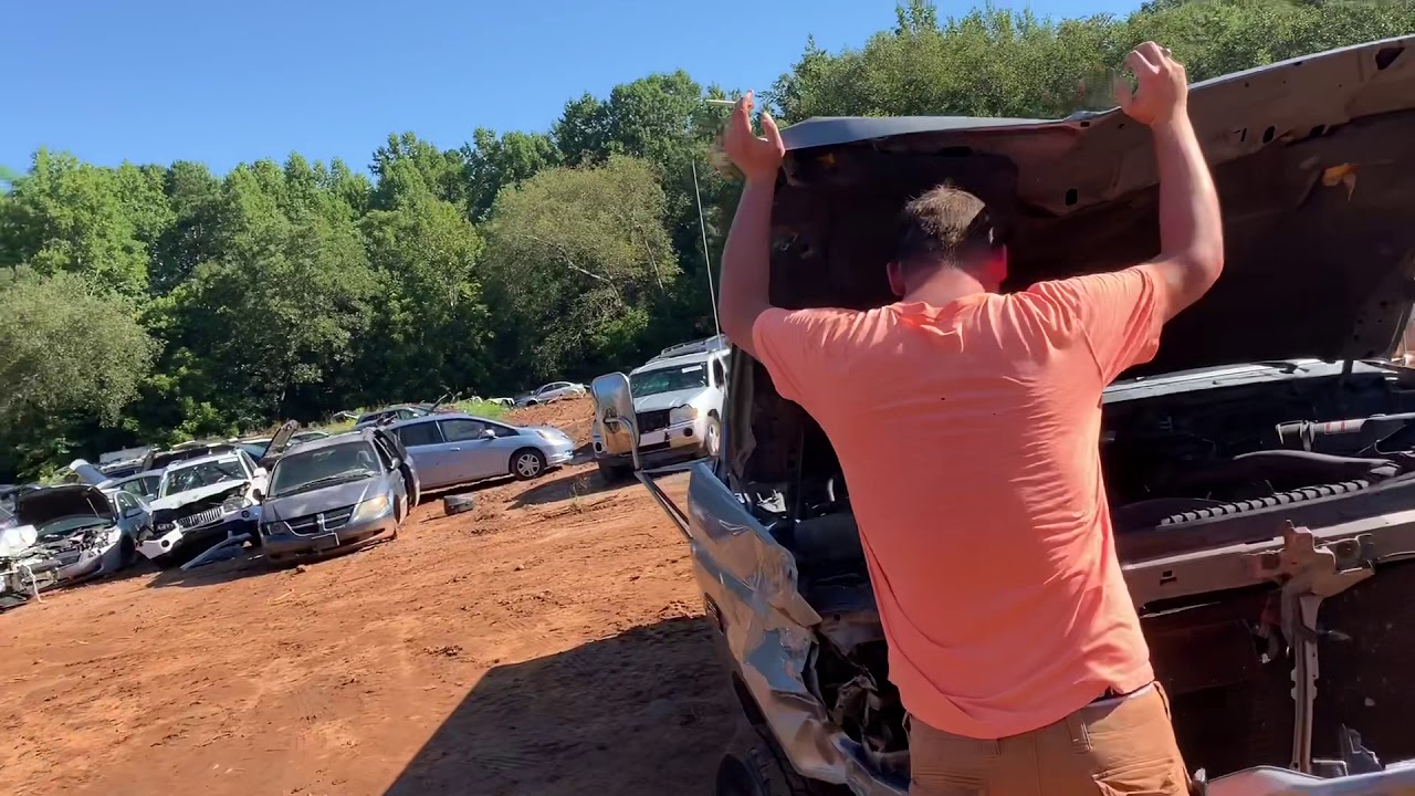 Will it run?! Wrecked 7.3 powerstroke In a junkyard!?
