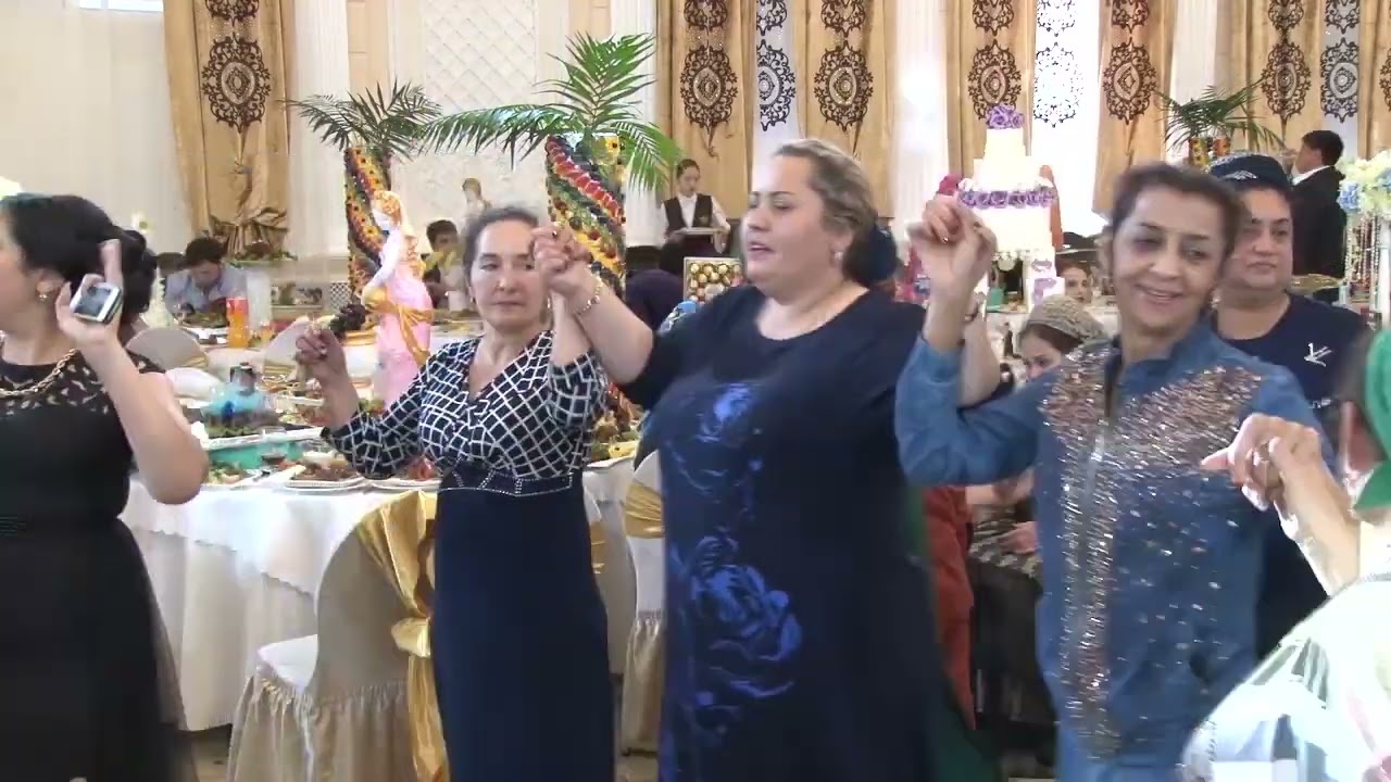 Танцуют цыгане поёт Слава Новиков 