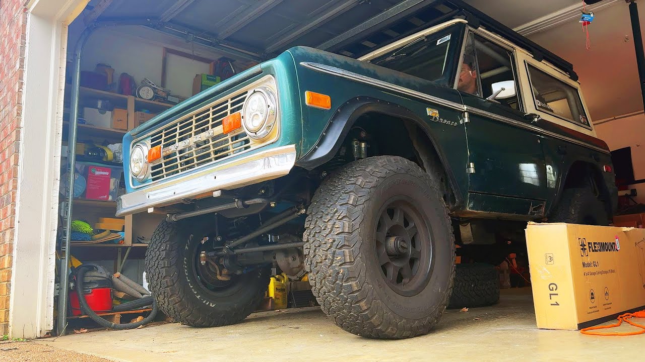 How to Remove an Early Bronco Hardtop with the @FLEXIMOUNTS  GL1 Garage Lift