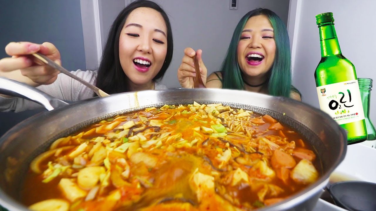 KOREAN ARMY STEW MUKBANG (VEGAN) 비건 부대찌개 먹방 // Munching Mondays Ep.56