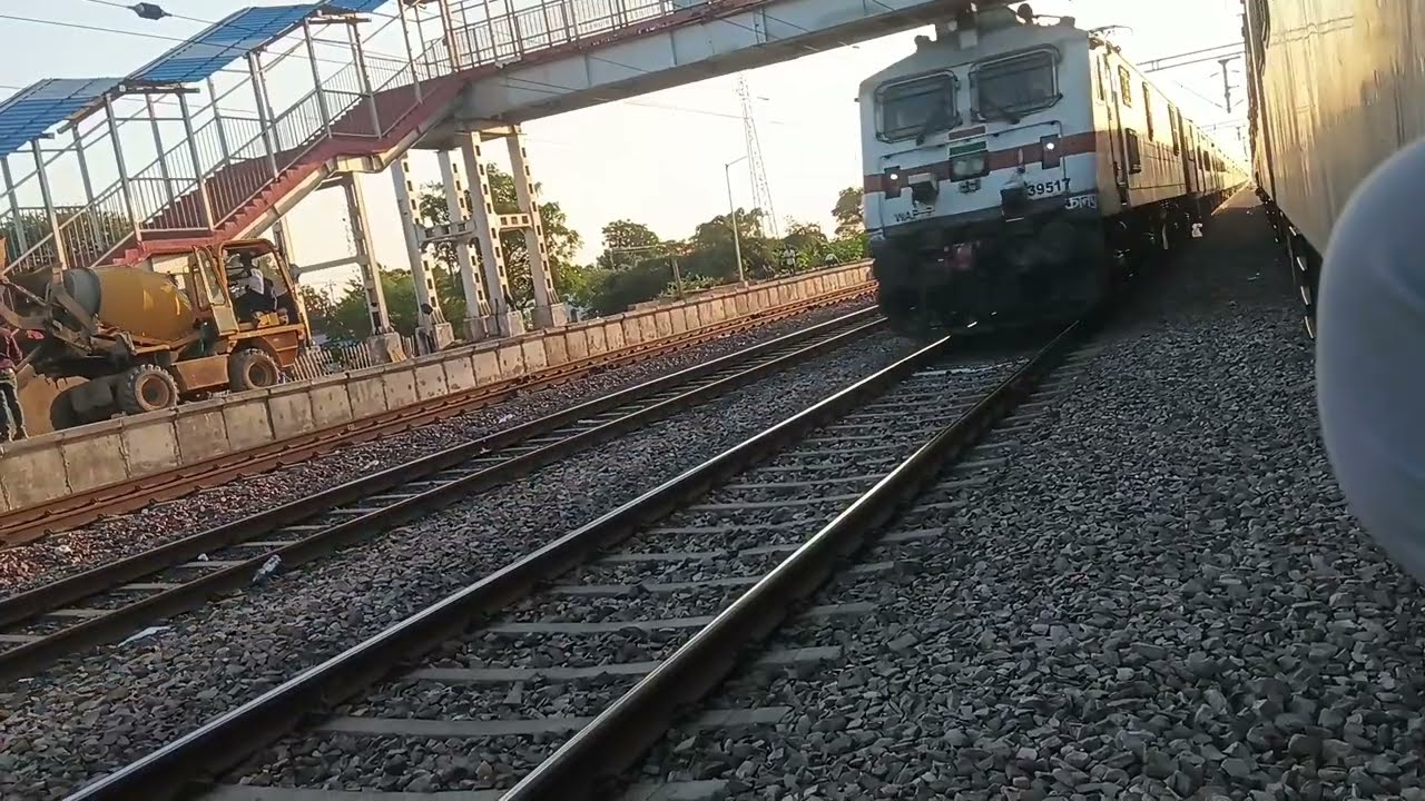 Railway train video crossing 🚸😱 live video | superfast express |train video| #railway #train #rail 